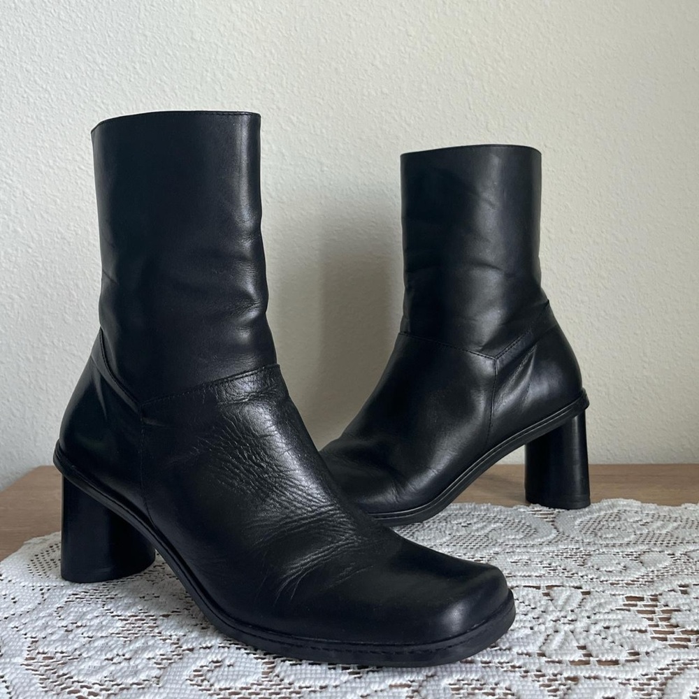 90’s square toed black leather boots